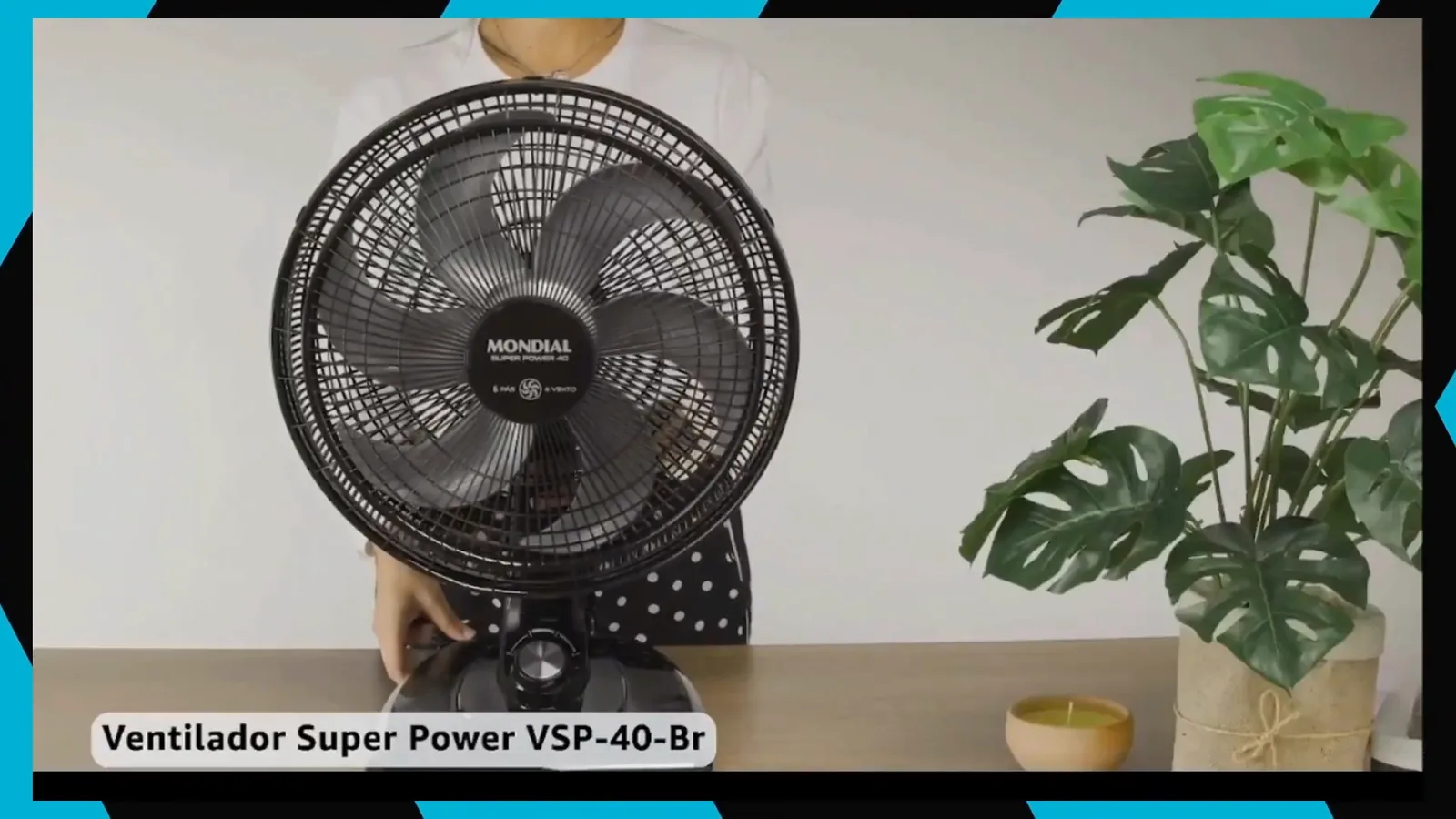 Ventilador Mondial Super Power ligado sobre a mesa em funcionamento contínuo