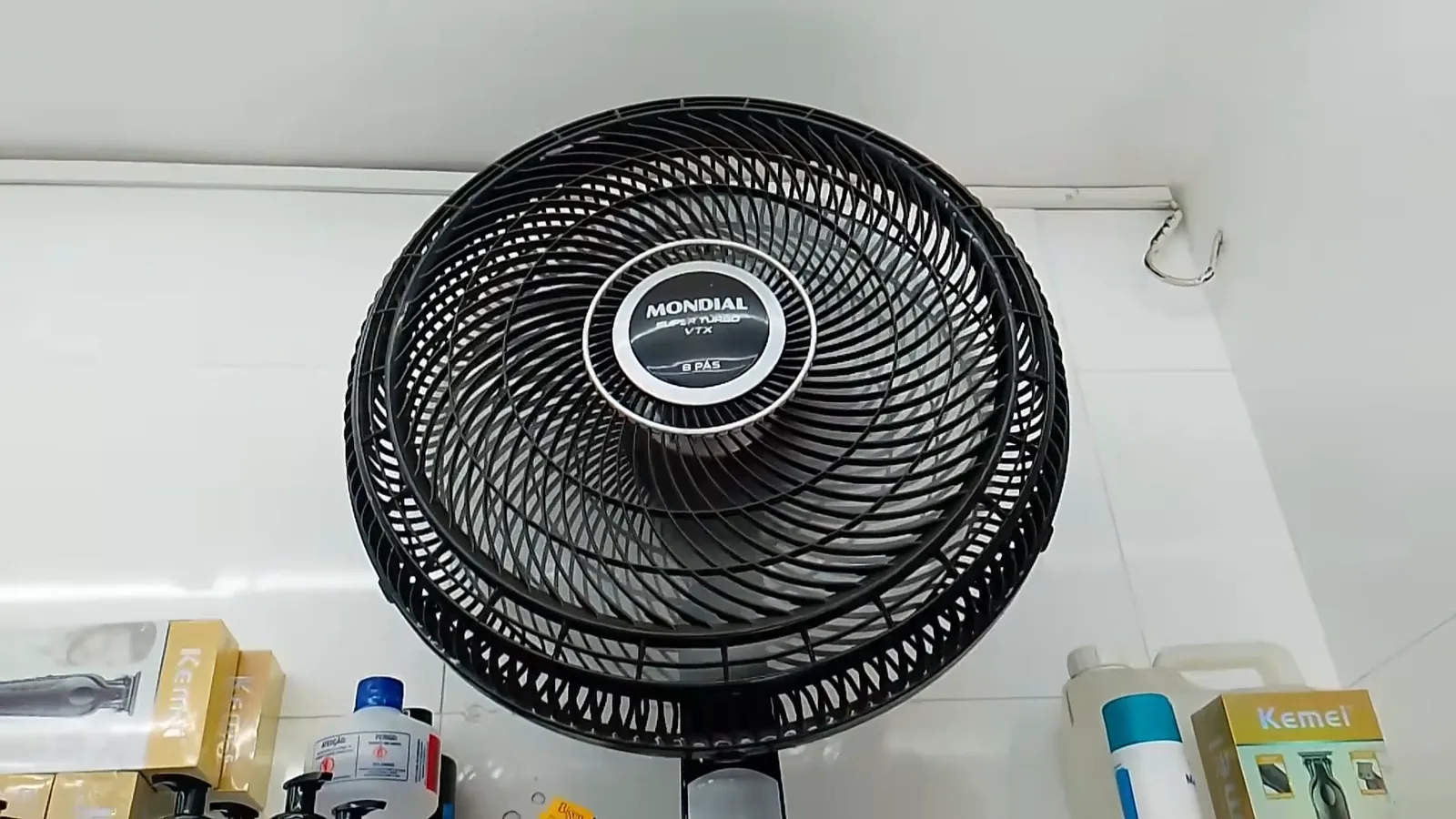Ventilador Mondial Super Turbo de 8 pás funcionando em velocidade constante
