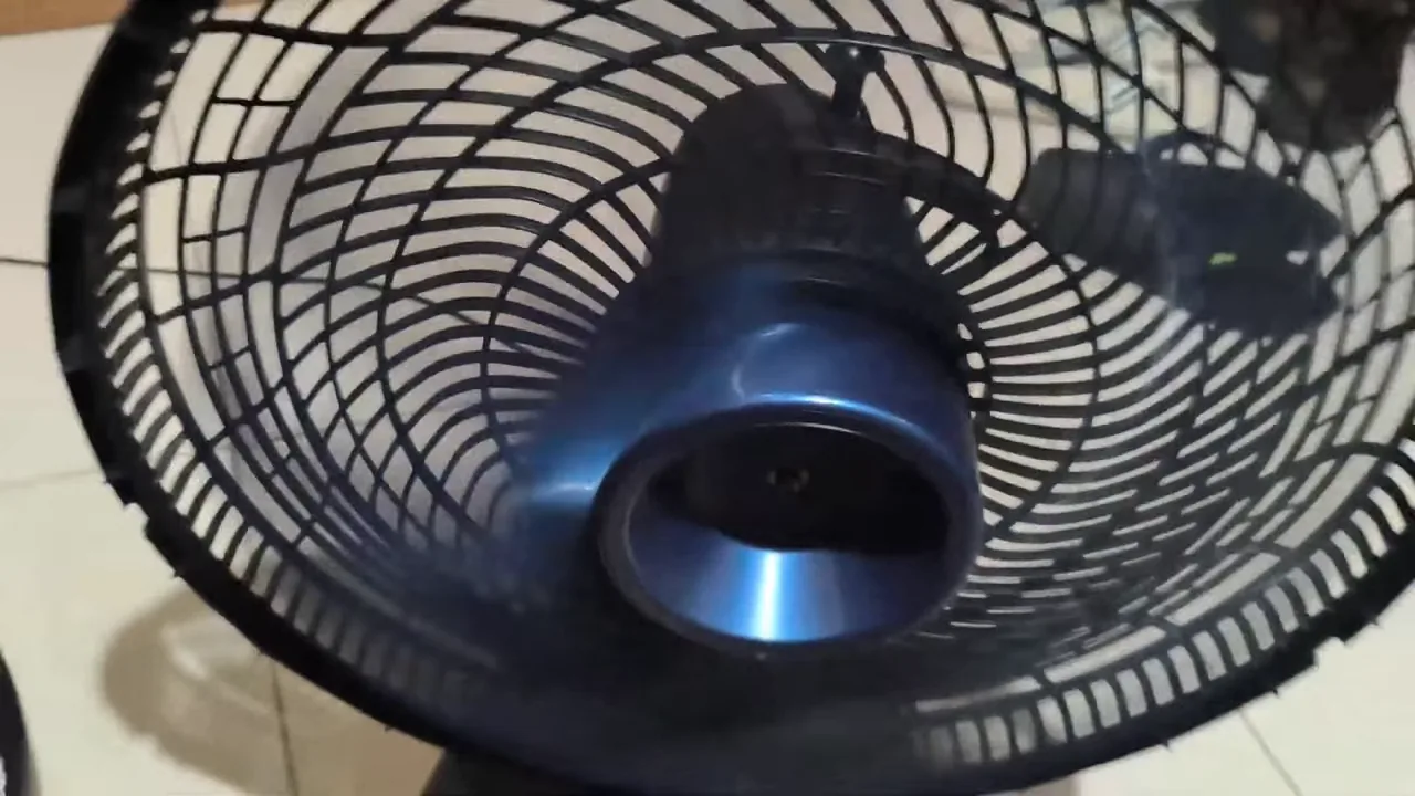 Ventilador Arno ligado em teste de ventilação e movimento