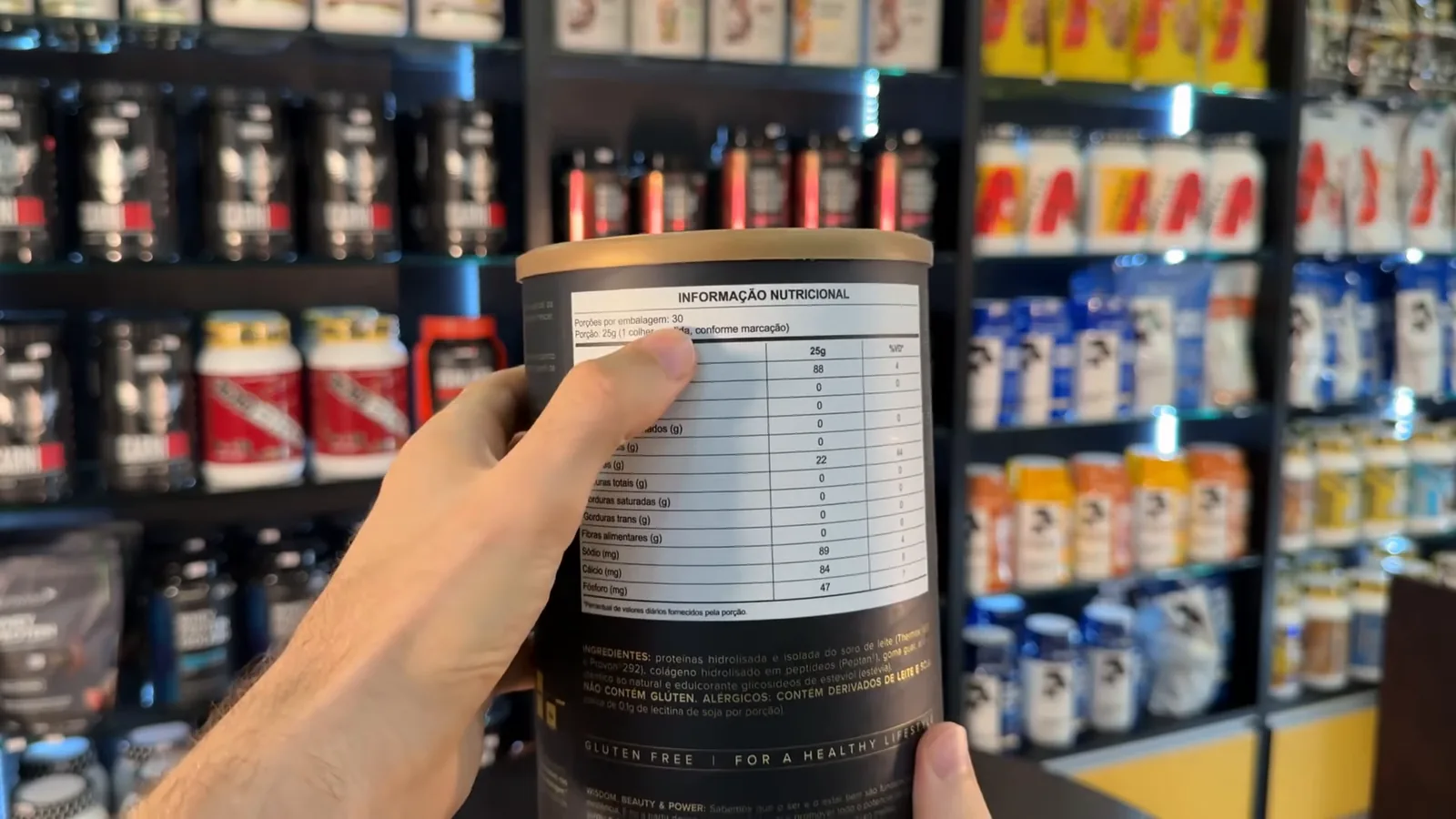 Tabela nutricional detalhada na embalagem do Vanilla Whey