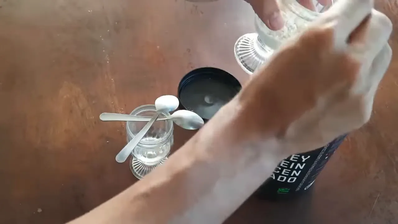 Adicionando o whey concentrado ao leite para teste de diluição