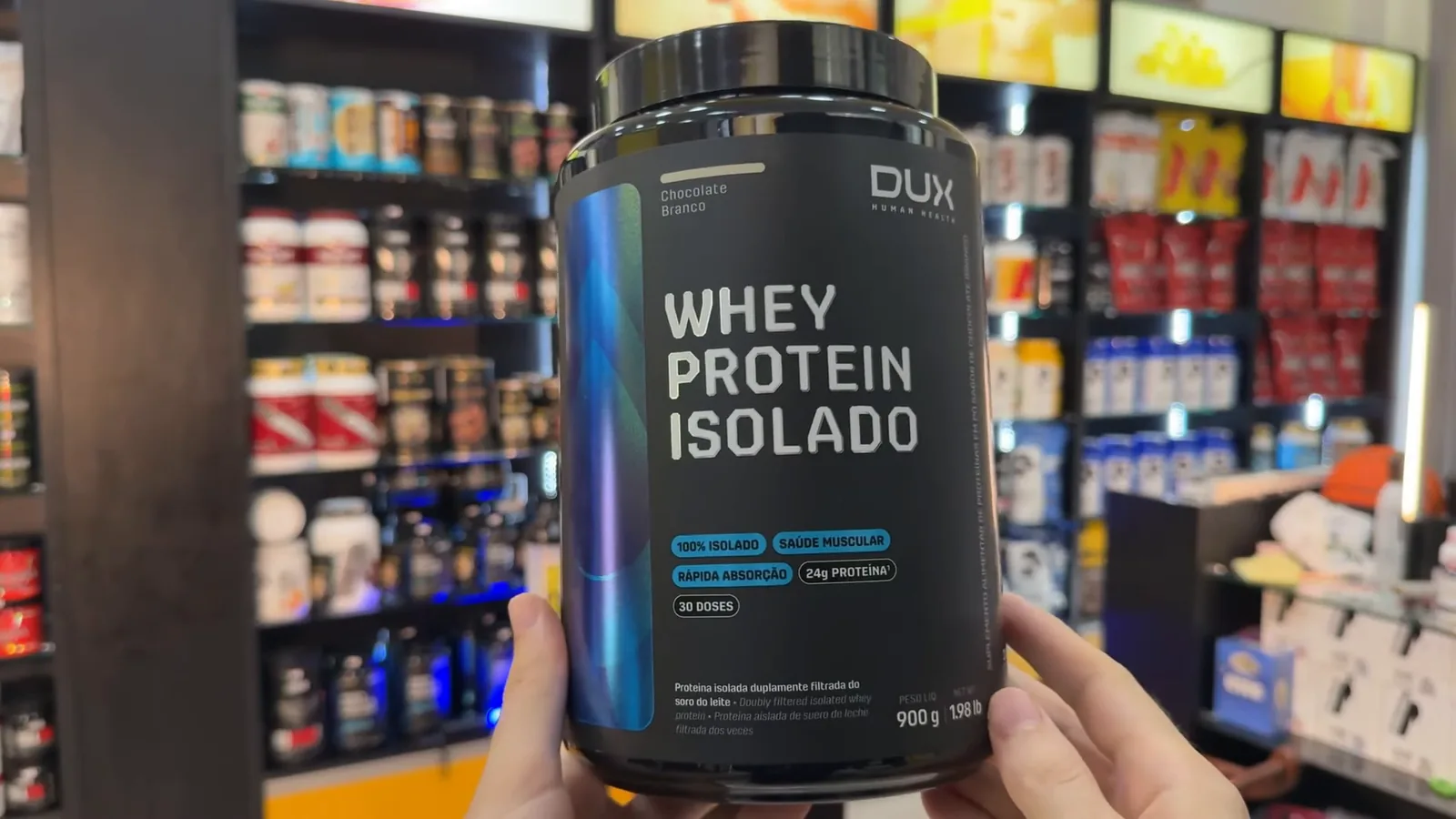Pote de Whey Protein Isolado Dux Nutrition de 900g em destaque