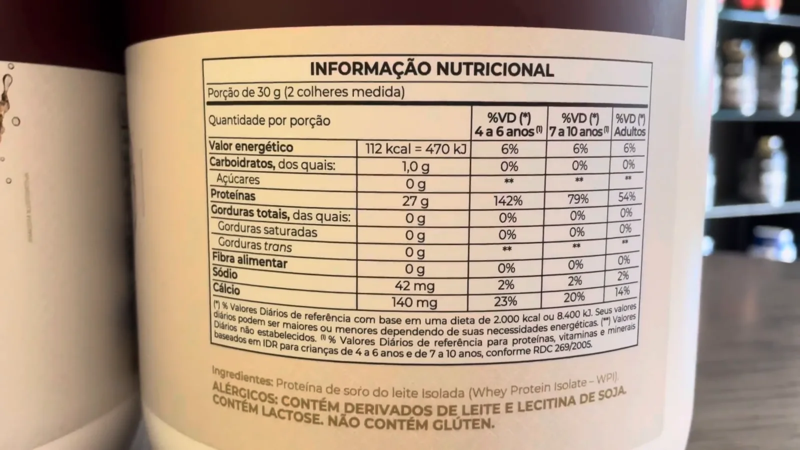 Tabela nutricional do Isofort destacando o alto teor proteico por porção